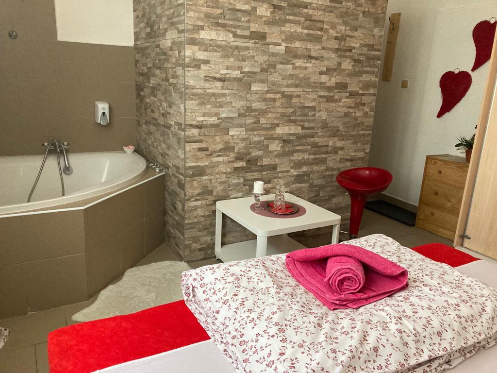 14d857b5-217d-4340-9742-43616dfd8d24