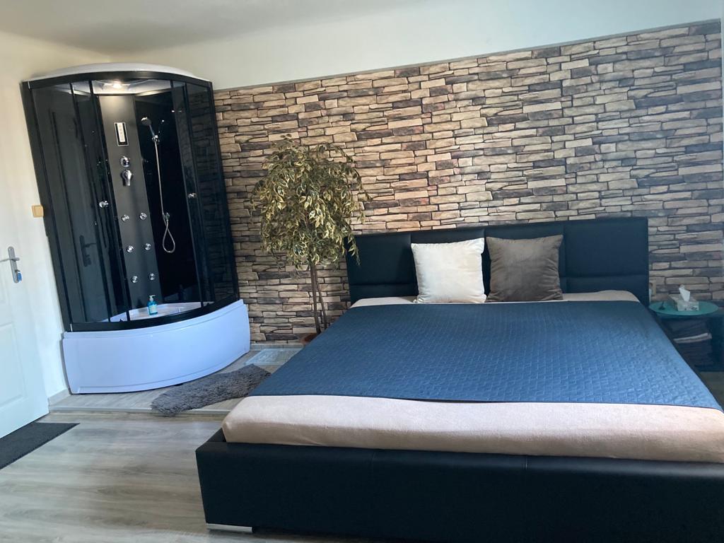 37a2eb0a-9a76-43f6-8a29-860e2d6e6d2f